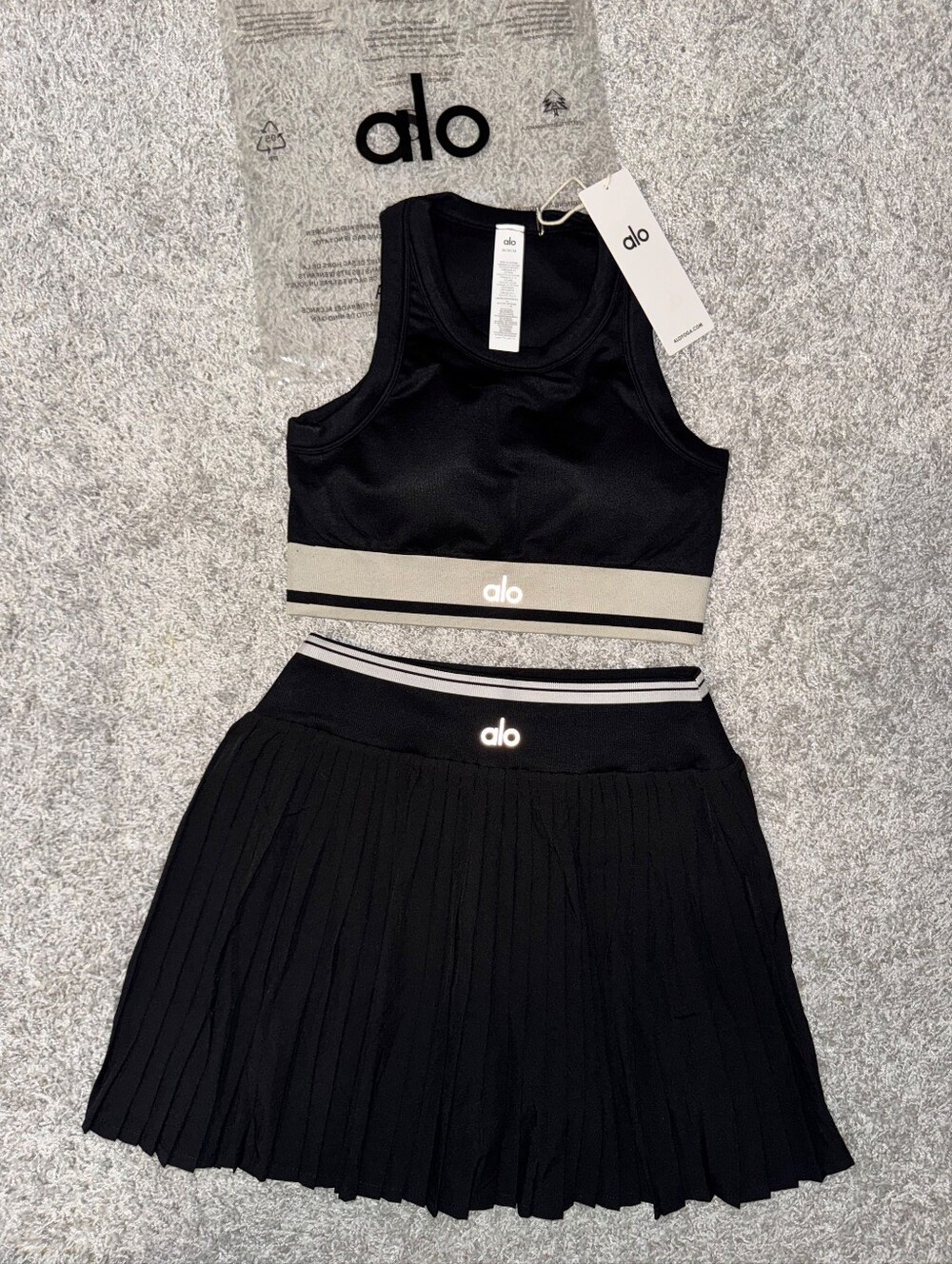 Alo Yoga Black Pleated Skirt & Sports Bra Set Size M - Picture 3 of 4